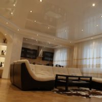 глянцевые потолки